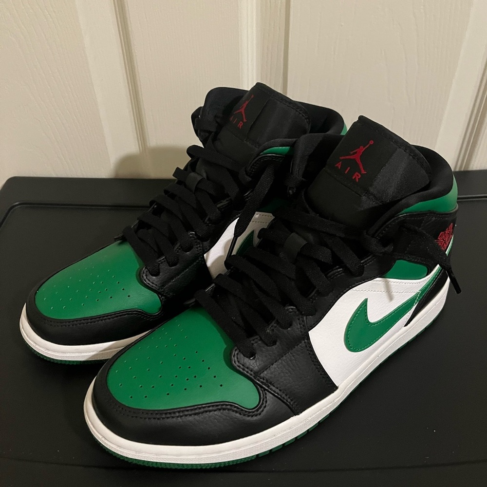 Jordan 1 Mid